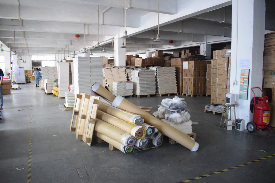 GUANGZHOU YM PACKAGE PRODUCTS CO.,LTD. ligne de production du fabricant