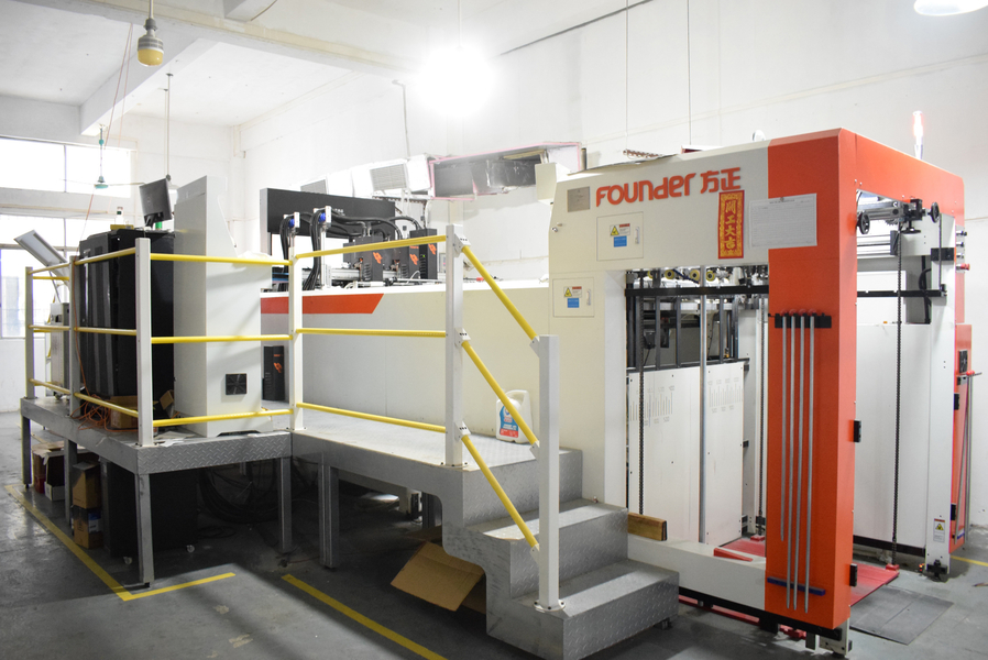 GUANGZHOU YM PACKAGE PRODUCTS CO.,LTD. ligne de production du fabricant