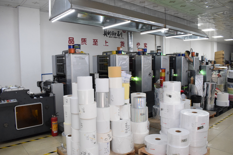 GUANGZHOU YM PACKAGE PRODUCTS CO.,LTD. ligne de production du fabricant