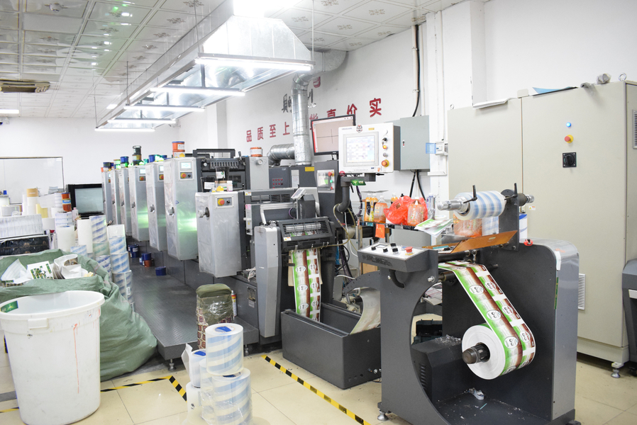 GUANGZHOU YM PACKAGE PRODUCTS CO.,LTD. ligne de production du fabricant