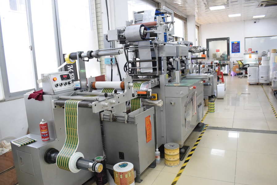 GUANGZHOU YM PACKAGE PRODUCTS CO.,LTD. ligne de production du fabricant