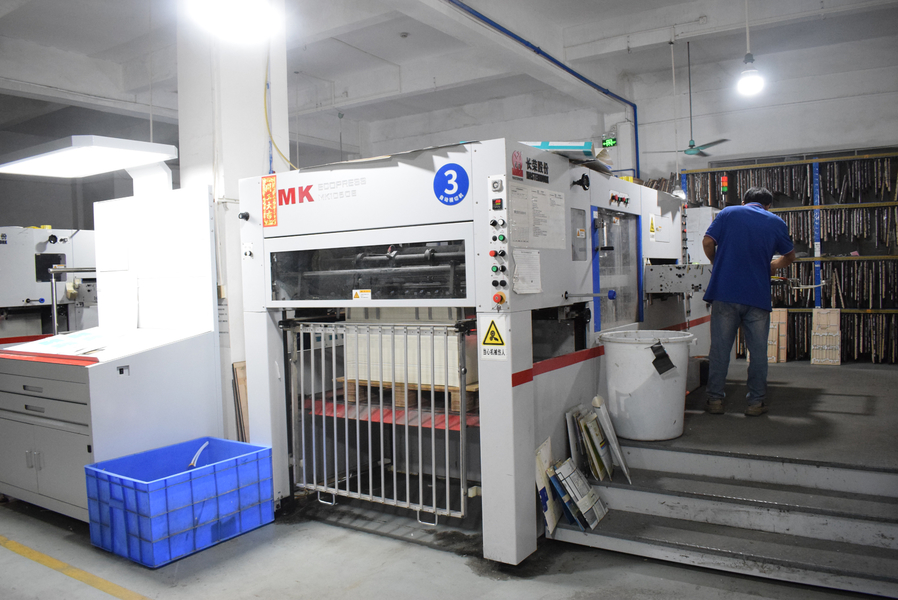 GUANGZHOU YM PACKAGE PRODUCTS CO.,LTD. ligne de production du fabricant