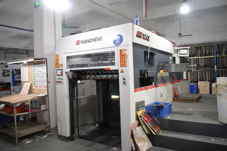 GUANGZHOU YM PACKAGE PRODUCTS CO.,LTD. ligne de production du fabricant