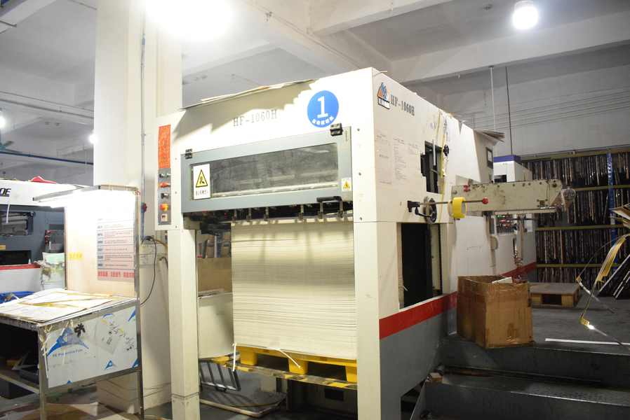 GUANGZHOU YM PACKAGE PRODUCTS CO.,LTD. ligne de production du fabricant