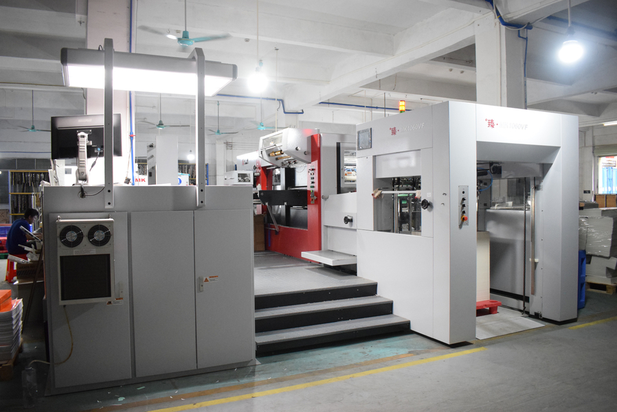 GUANGZHOU YM PACKAGE PRODUCTS CO.,LTD. ligne de production du fabricant