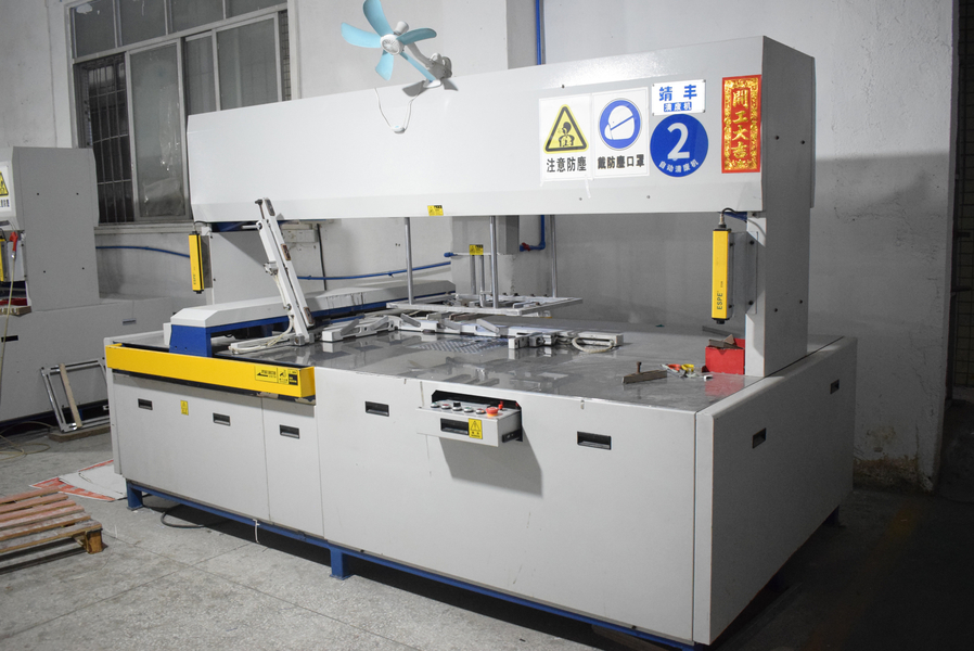 GUANGZHOU YM PACKAGE PRODUCTS CO.,LTD. ligne de production du fabricant