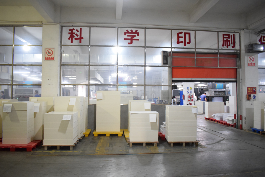 GUANGZHOU YM PACKAGE PRODUCTS CO.,LTD. ligne de production du fabricant