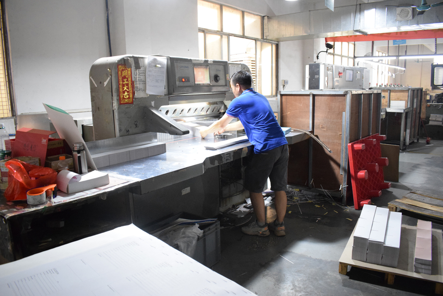 GUANGZHOU YM PACKAGE PRODUCTS CO.,LTD. ligne de production du fabricant