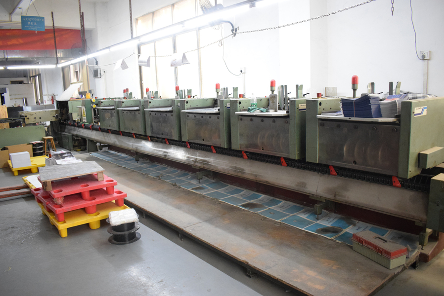 GUANGZHOU YM PACKAGE PRODUCTS CO.,LTD. ligne de production du fabricant