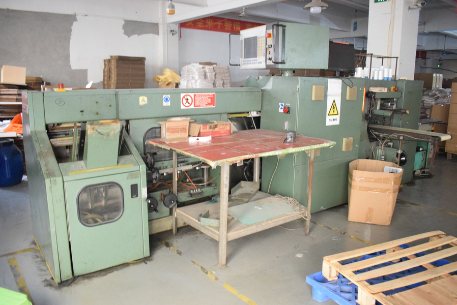 GUANGZHOU YM PACKAGE PRODUCTS CO.,LTD. ligne de production du fabricant