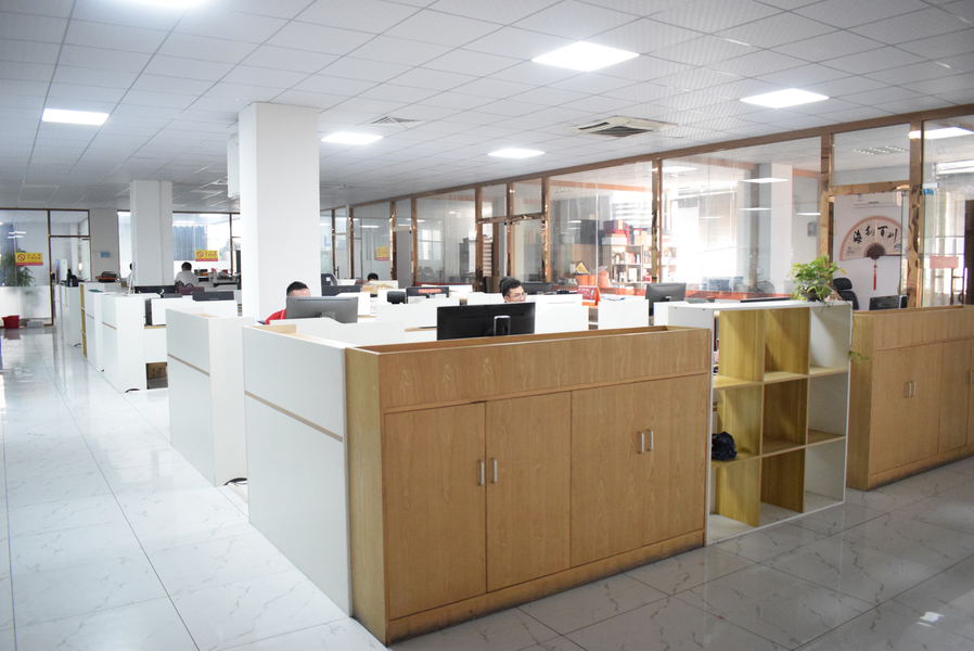 GUANGZHOU YM PACKAGE PRODUCTS CO.,LTD. ligne de production du fabricant