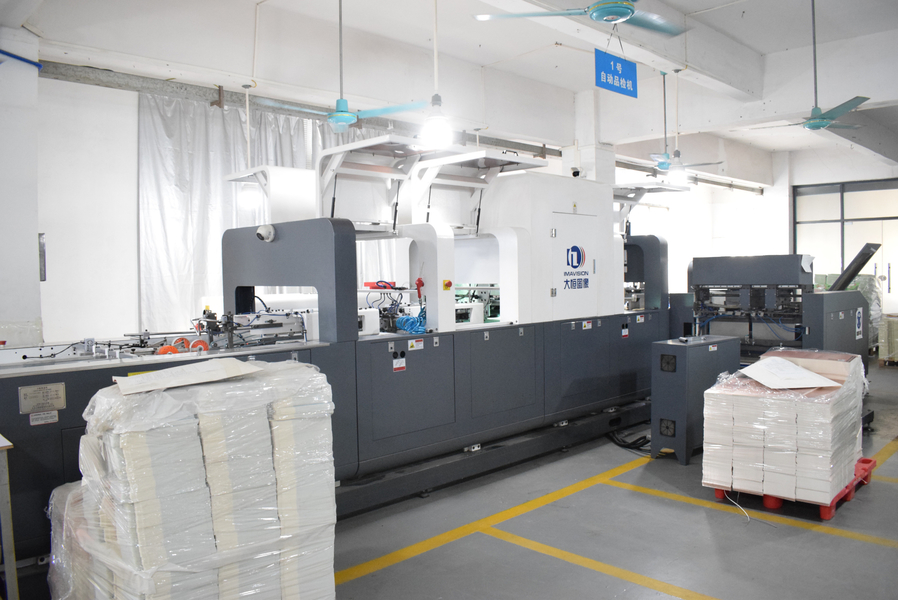 GUANGZHOU YM PACKAGE PRODUCTS CO.,LTD. ligne de production du fabricant