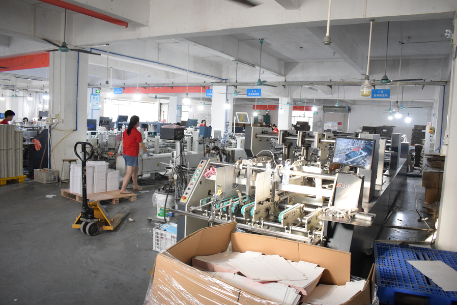 GUANGZHOU YM PACKAGE PRODUCTS CO.,LTD. ligne de production du fabricant
