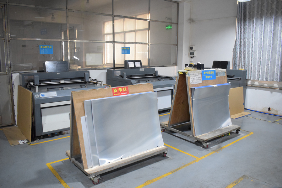 GUANGZHOU YM PACKAGE PRODUCTS CO.,LTD. ligne de production du fabricant