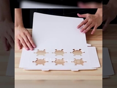 Des boîtes de gâteaux personnalisées.